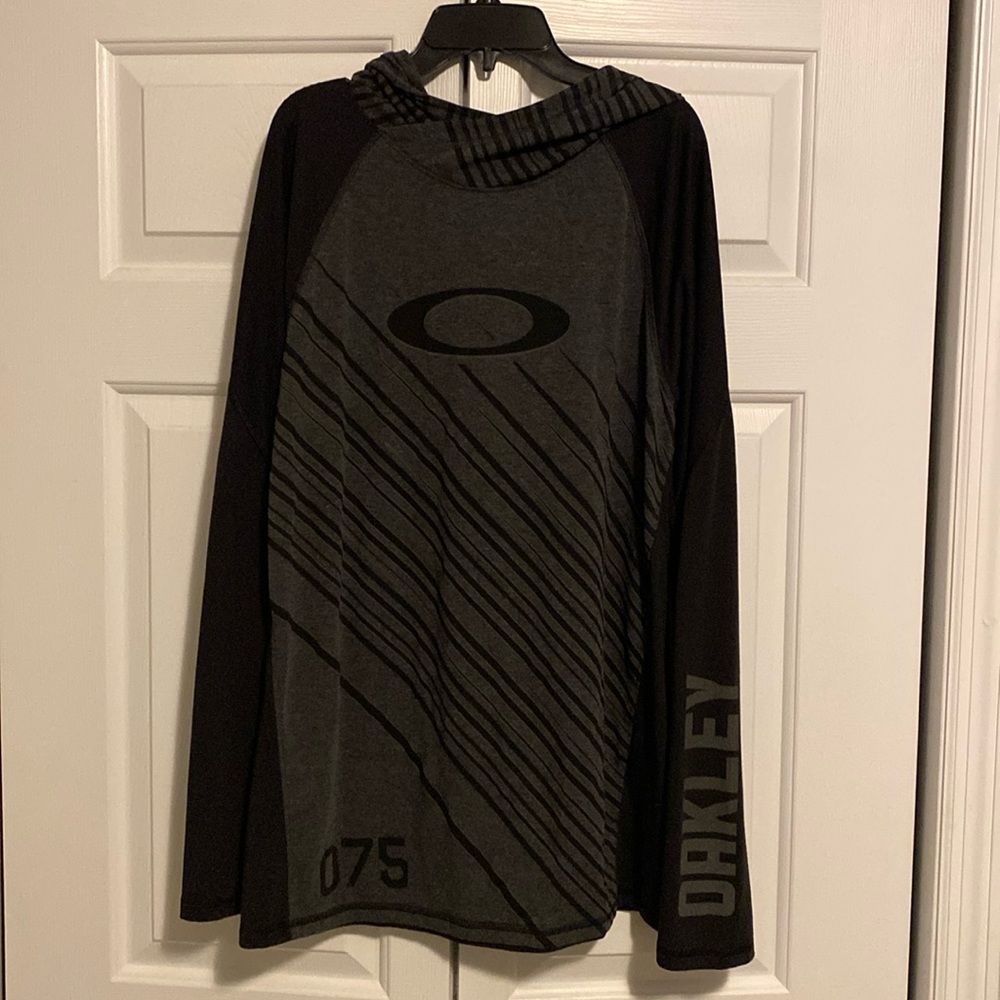Men’s Lt Weight Hooded Long Sleeved Shirt EUC